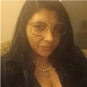 Profesora de psicología da clases a adolescentes